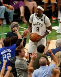 乐鱼官网-两大新援闪耀天王山 雄鹿的亡羊补牢收获回报！